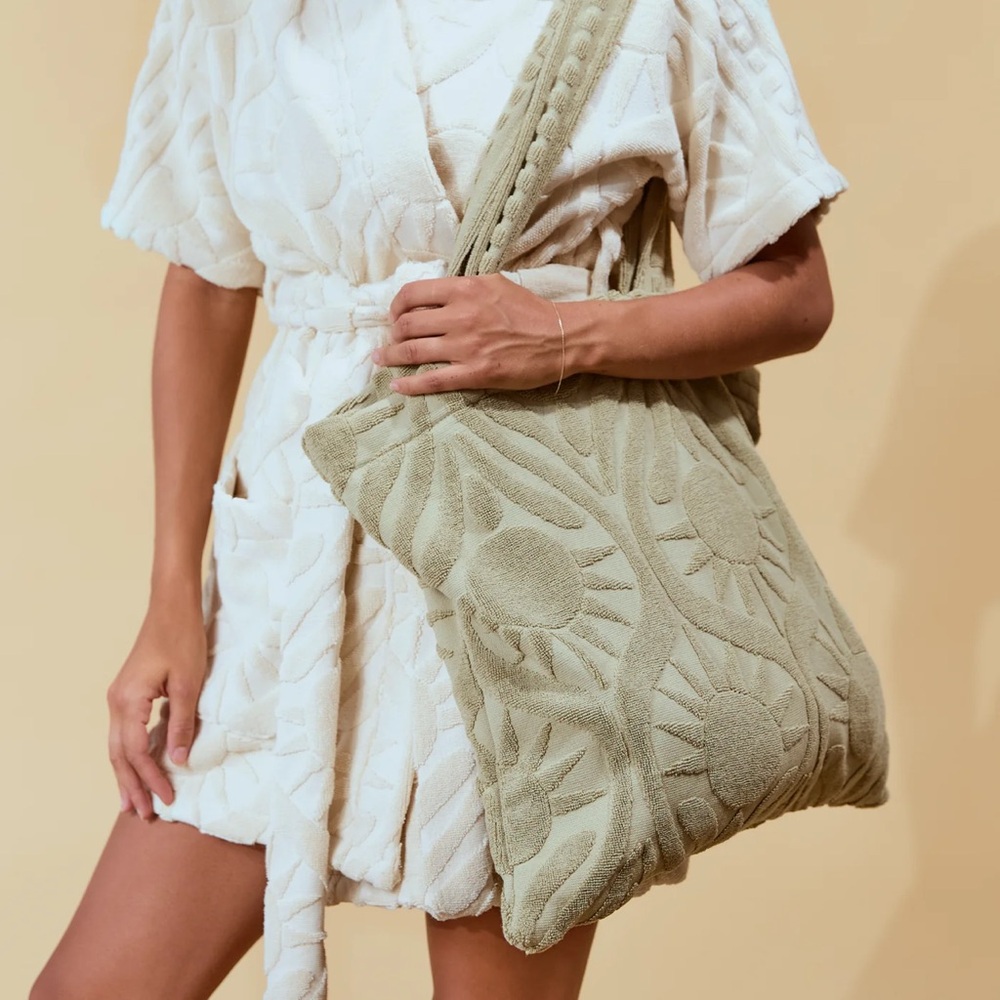 NWT SOLEIL SOLEIL sundown towel, sage beach Towel Tote Bag 100% Organic cotton - Picture 3 of 11